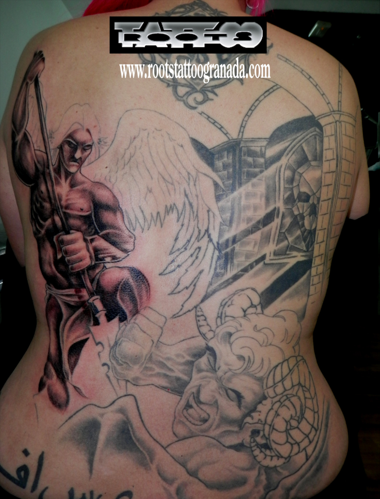tatuaje espalda completa chica angel demonio en proceso