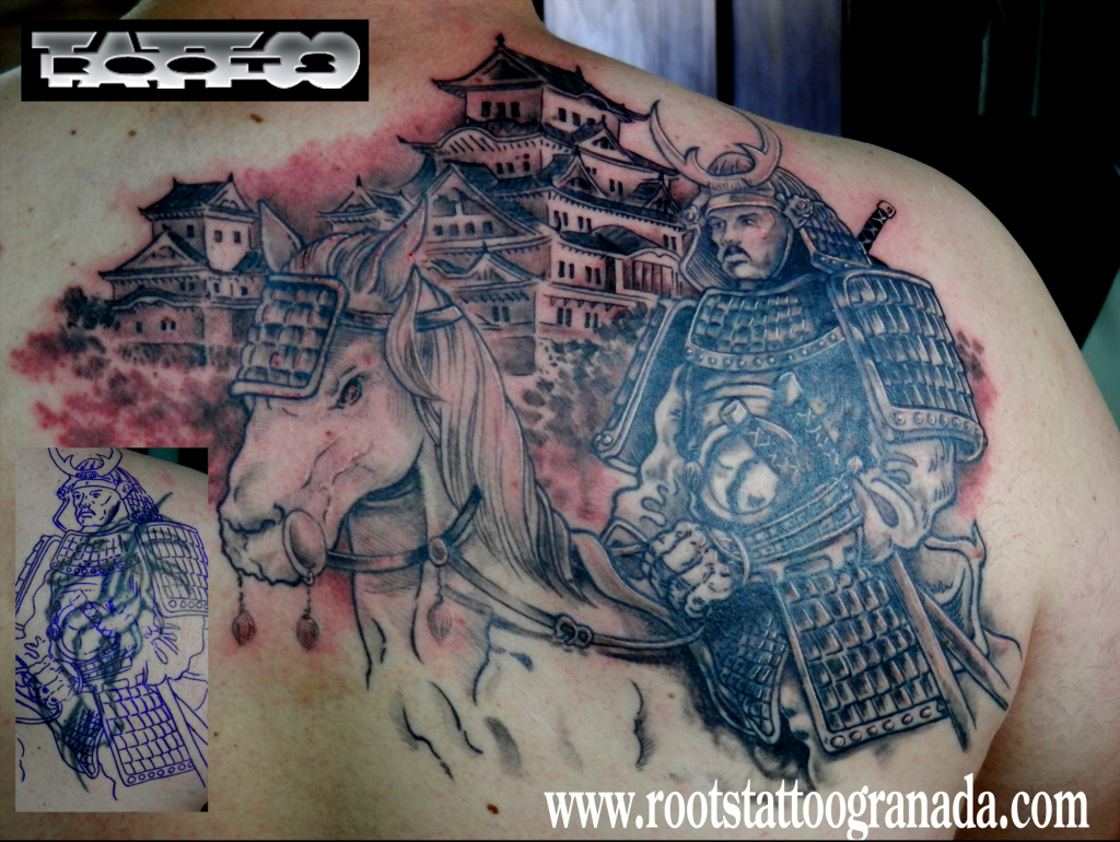 Tapado de tatuaje dragon tribal con samurai