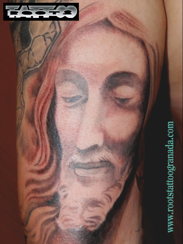 tatuaje realista Cristo