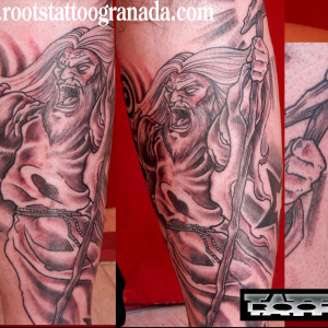 Tatuaje mago Gandalf sombras y líneas estilo propio, Serafín Rabé, Roots Tattoo Granada