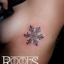 Tatuajes para costado de chica
