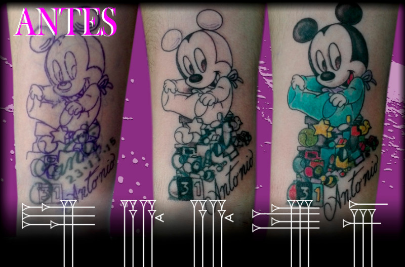 Tapado de tatuaje de nombres con ratón Miky Mouse