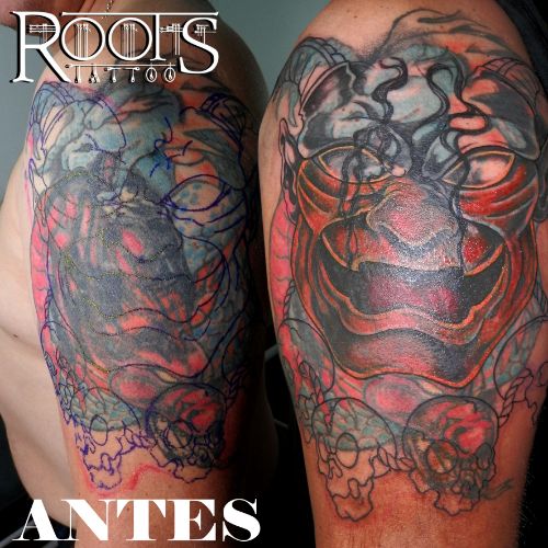 Proceso de difícil cover up en estudio de tatuajes Granada capital de provincia