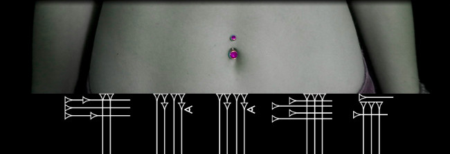 Ombligo con piercing con joya