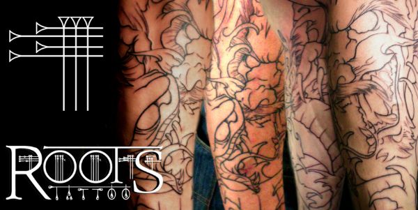 Serpiente con dragón tatuaje en líneas