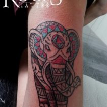 Idea para tatuaje codo chica