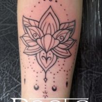 Ejemplo para tatuaje antebrazo mujer