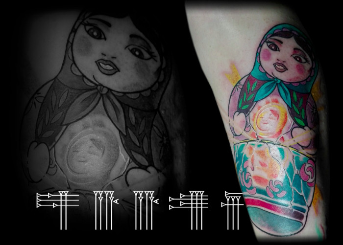 Tatuaje a color para pierna de chica
