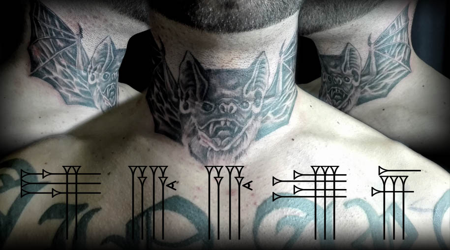 Tatuaje en la garganta