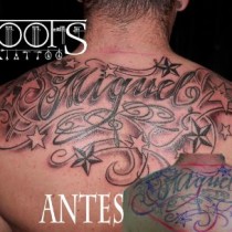 Arreglo y ampliación de tatuaje de nombre con estrellas