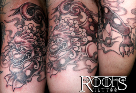 Tatuajes japoneses en sombras grises