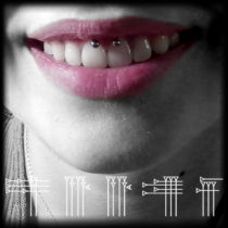 Piercing sonrisa chica