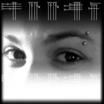 Mirada tierna con piercing
