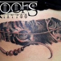 Tatuaje costado chica