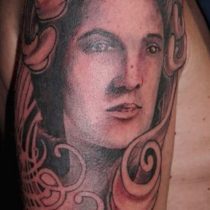 Cara con ornamentación Art Nouveau
