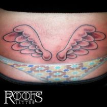 Tatuaje por encima de las braguitas