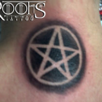 Tattoo para cuello chica