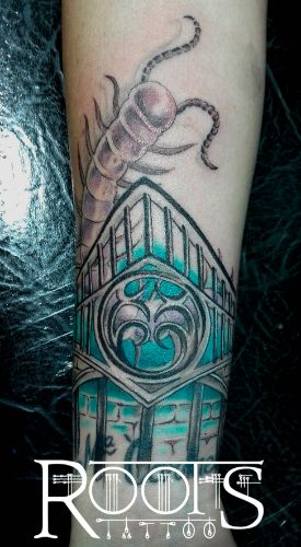 tatu con colores fríos