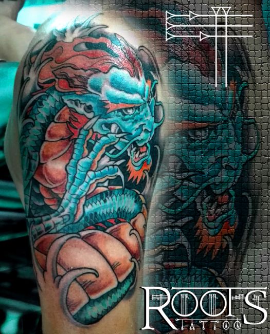 Dragon azul en el hombro