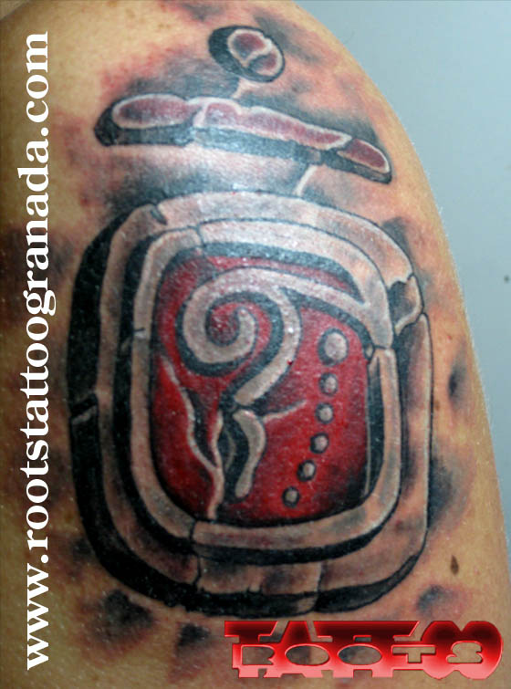 Tatuaje de runa azteca, maya