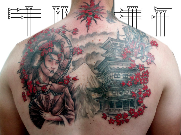 Tatuaje grande media espalda